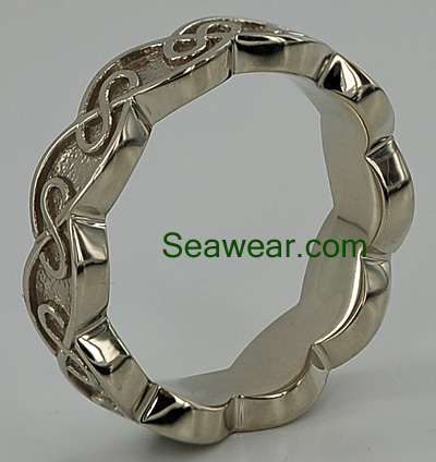 eternal Celtic knot wedding ring