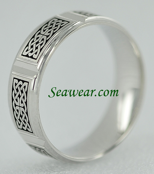 edge view Celtic knot panel wedding band
