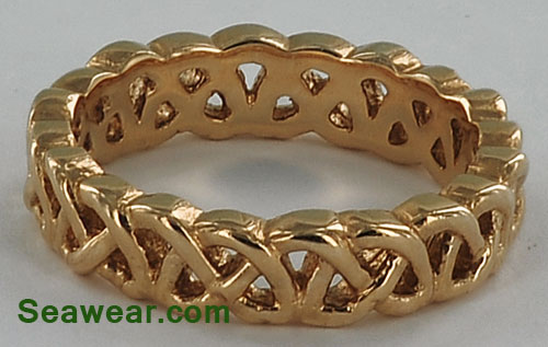 Celtic love knot wedding ring