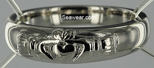 ladies platinum Claddagh wedding band