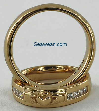 Claddagh wedding band set