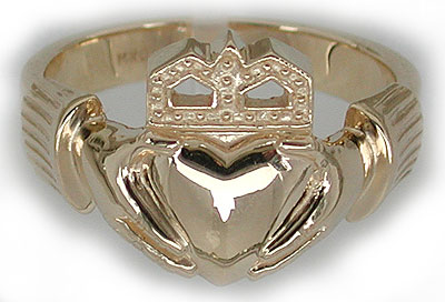 mens claddagh wedding band