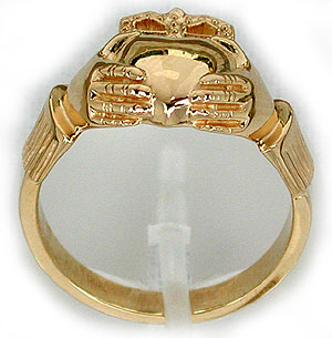 mens claddagh wedding band